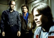 Zu Unrecht wird der hilfsbereite Jay (Jeb Stuart Adams, r.) der Brandstiftung bezichtigt. Jonathan (Michael Landon, M.) ist entsetzt. Zu Unrecht wird der hilfsbereite Jay (Jeb Stuart Adams, r.) der Brandstiftung bezichtigt. Jonathan (Michael Landon, M.) ist entsetzt.