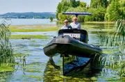 Ermittlungen in der &bdquo;Liebesbucht&ldquo;: Paul Schott (Tim Wilde, l.) und Nele Fehrenbach (Floriane Daniel, r.) auf der Bodan 2.