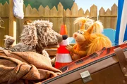 Buffo (Ulli Voland) und Ella (Anna Menzel) machen sich Sorgen um Rudi und Lotti, die unten im Tunnel umherirren.