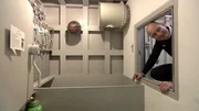 Stanislav Miklic, Verkaufsleiter: Verkauft Luxusbunker nach &Ouml;sterreich.