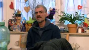 Bei Dieter gibt es Jobneuigkeiten: Er hatte einen Probetag in dem Supermarkt, in dem auch Nachbarin Katrin seit ein paar Monaten arbeitet.
