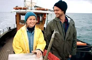 Marie (Cornelia Gr&ouml;schel) und Alex (Sebastian Fr&auml;sdorf) auf dem Fischkutter.