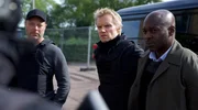 Kommissar Piet van der Valk (Marc Warren) mit dem Bodyguard Baz van Zijl (Juda Goslinga) und Anton de Haas (Mandela Wee Wee). Kommissar Piet van der Valk (Marc Warren) mit dem Bodyguard Baz van Zijl (Juda Goslinga) und Anton de Haas (Mandela Wee Wee).