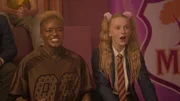 Boxlegende Nicola Adams und ihr gr&ouml;&szlig;ter Fan Aoife.