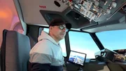 Carsten (Foto) und Jean stellen sich im Flugsimulator einer neuen Herausforderung und heben gemeinsam ab.