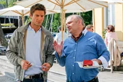 Sven Hansen (Igor Jeftic, l.) ist überrascht von den Beobachtungen von Maximilian Volkert (Sigi Zimmerschied, r.) mitteilt. Sven Hansen (Igor Jeftic, l.) ist überrascht von den Beobachtungen von Maximilian Volkert (Sigi Zimmerschied, r.) mitteilt.