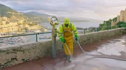 Viele im Fürstentum tätige Arbeiter können sich ein Leben in Monaco nicht finanzieren und leben in nahegelegenen französischen Städten. Der Lohn im Stadtstaat ist allerdings deutlich höher. Viele im Fürstentum tätige Arbeiter können sich ein Leben in Monaco nicht finanzieren und leben in nahegelegenen französischen Städten. Der Lohn im Stadtstaat ist allerdings deutlich höher.