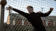 Bert Trautmann (David Kross) macht sich mit spektakul&auml;ren Paraden einen Namen.