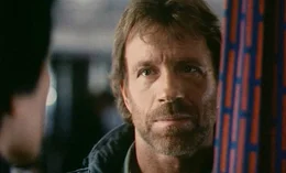 Als Ramon Cota versucht in die Schweiz zu fl&uuml;chten, k&ouml;nnen Scott McCoy (Chuck Norris,r.) und sein Freund Bobby Chavez (Paul Perri) den Drogenboss durch eine spektakul&auml;re Aktion festnehmen.