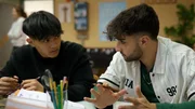 Karim kann nicht begreifen, dass Joe Maurice als Gast in der WG akzeptiert. Seine Wut w&auml;chst von Tag zu Tag. Als Elias ihm unterstellt, aus Eifersucht zu handeln, weist Karim das emp&ouml;rt zur&uuml;ck. Doch schlie&szlig;lich eskaliert die Situation.