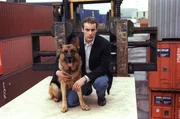 L-R: Rex, Gedeon Burkhard (Alexander Brandtner). L-R: Rex, Gedeon Burkhard (Alexander Brandtner).