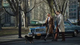 Der erfolgreiche Rechtsanwalt Roy Cohn (Jeremy Strong, l.) gibt dem aufstrebenden Donald Trump (Sebastian Stan, r.) viele wichtige Tipps mit auf den Weg.