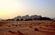 Wadi Rum - typische r&ouml;tliche F&auml;rbung des Sandsteins.
