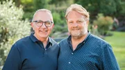 Hinter den Hecken Schlössli-Garten Staffel 7 Folge 4: Als Thomas Bodmer und Markus J. Frey in Hettenschwil AG ein altes Adelshaus übernahmen, machten sie es zum Schloss und das Gelände dahinter zum royalen Park. Hinter den Hecken Schlössli-Garten Staffel 7 Folge 4: Als Thomas Bodmer und Markus J. Frey in Hettenschwil AG ein altes Adelshaus übernahmen, machten sie es zum Schloss und das Gelände dahinter zum royalen Park.