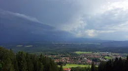 Gewitter in den Bergen. Weiteres Bildmaterial finden Sie unter www.br-foto.de.