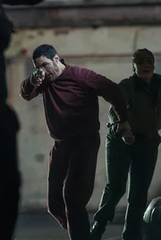 Amber (Izuka Hoyle) und Tibor (Tahar Rahim) brechen aus. Amber (Izuka Hoyle) und Tibor (Tahar Rahim) brechen aus.