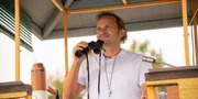 Ente gut, alles gut: Vom Aussterben bedrohte spanische Warzenenten haben Karls (Milan Peschel) Freibad gerettet.