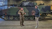 Peter D&uuml;ggeli (r.) mit Gregor Metzler, Chef Kommando Ausbildung der Schweizer Armee