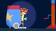 Der Tiger tut so, als w&uuml;rde er putzen.