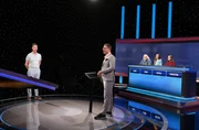 Moderator Alexander Bommes (M.) mit den Kandidat:innen: Dr. Thorsten Hammer. (l.), Josef Lang (3.v.r.), Dana Radmer (2.v.r) und Nicole Seelent (r.).