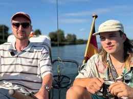 Auf dem Nord-Ostsee-Kanal unterwegs Richtung Kanaren - Paul und Paul, zwei junge Segler auf einer aufregenden Reise