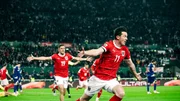 Ein Showdown, der &uuml;ber Erfolg oder Scheitern entscheidet. In einem intensiven, hochdramatischen Spiel gelingt schlie&szlig;lich die historische WM-Qualifikation, gekr&ouml;nt durch das entscheidende Tor von Michael Gregoritsch, der &Ouml;sterreich endg&uuml;ltig in den &bdquo;Fu&szlig;ballhimmel&ldquo; schie&szlig;t.