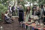 Felicitas (Dagny Rollins) hat eine Waldparty organisiert, um für Esther (Jenny Richardson) als Schulsprecherin zu werben. Esther staunt über Felicitas Hippi-Aussehen. In Felicitas steckt eine "Grüne Hexe". Felicitas (Dagny Rollins) hat eine Waldparty organisiert, um für Esther (Jenny Richardson) als Schulsprecherin zu werben. Esther staunt über Felicitas Hippi-Aussehen. In Felicitas steckt eine "Grüne Hexe".