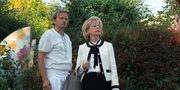 Karl (Milan Peschel) hofft, dass die Stadt die n&ouml;tigen Sanierungsma&szlig;nahmen f&uuml;r das Freibad finanziell unterst&uuml;tzen wird, doch die B&uuml;rgermeisterin (Gisela Schneeberger) hat andere Pl&auml;ne.