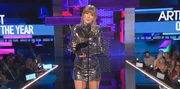 Bei den "American Music Awards 2018" gewinnt Taylor Swift den "Artist of the Year"-Award. Bei den "American Music Awards 2018" gewinnt Taylor Swift den "Artist of the Year"-Award.