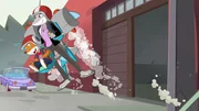 Thea und Benjamin sind superschnell mit dem Jetpack unterwegs. Thea und Benjamin sind superschnell mit dem Jetpack unterwegs.