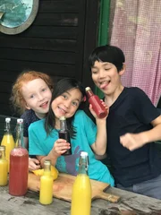 Nora (Mi.) mit Oscar und Lotti Nora (Mi.) mit Oscar und Lotti