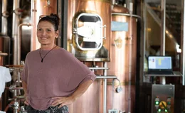 In Spittal an der Drau braut Lily Schneider ihr Kr&auml;uterbier.