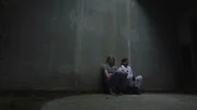 Nima (Marije Zuurveld) und Casper (Buddy Vedder) sind in einem Kellerschacht gefangen. Nima (Marije Zuurveld) und Casper (Buddy Vedder) sind in einem Kellerschacht gefangen.