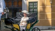 Die Prinzessin nutzt den sonnigen Tag f&uuml;r eine Kutschfahrt.