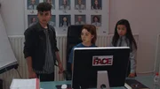 Kai, Rox und Edsilia (v.l.n.r.: Narek Awanesyan, Laura van Der Meché, Rosaline Latink) entdecken, nach welchen Kriterien der Gewinner von The Face ausgewählt wird. Kai, Rox und Edsilia (v.l.n.r.: Narek Awanesyan, Laura van Der Meché, Rosaline Latink) entdecken, nach welchen Kriterien der Gewinner von The Face ausgewählt wird.