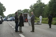 Der zweite Suizid in k&uuml;rzester Zeit: Ruiz (Juergen Maurer, l.), Anna (Marie Leuenberger, M.) und Joe (Ulrich Noethen, r.) sind ratlos.