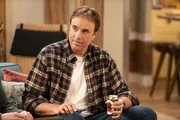 Don Burns (Kevin Nealon)
