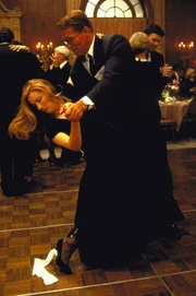 Ein eingespieltes Team: Dr. Alexander Hesse (Arnold Schwarzenegger, r.) und Dr. Diana Reddin (Emma Thompson, l.) ...