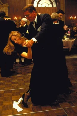 Ein eingespieltes Team: Dr. Alexander Hesse (Arnold Schwarzenegger, r.) und Dr. Diana Reddin (Emma Thompson, l.) ...