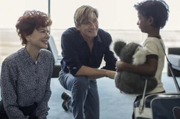 (v.l.n.r.) Sue Brierley (Nicole Kidman); John Brierley (David Wenham); Saroo (Sunny Pawar)