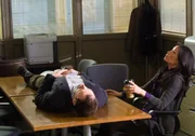 Ein neuer Fall besch&auml;ftigt Sherlock Holmes (Jonny Lee Miller, l.) und Joan Watson (Lucy Liu, r.) ...