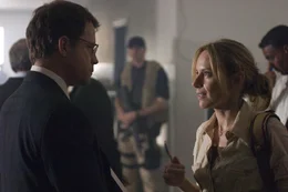 Clark Poundstone (Greg Kinnear, l.): Lawrie Dayne (Amy Ryan, r.)