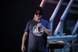 Ein Stehtisch, ein Barhocker, eine Flasche Bier - f&uuml;r einen Abend mit Markus Krebs braucht es nicht mehr. Humor-Prinzip? Irgendwas zwischen Kneipen-Kumpel und Witze-Papst.