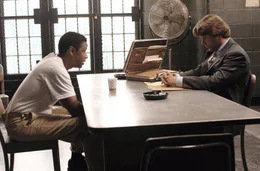 Der Gangster Frank (Denzel Washington, l.) und der Cop Richie (Russel Crowe, r.) treffen in einer brutalen Konfrontation aufeinander, die nur einer von ihnen &uuml;berleben kann ...