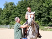 Bernd Hackl, Michelle Scherf und Shadow beim Reittraining. Bernd Hackl, Michelle Scherf und Shadow beim Reittraining.