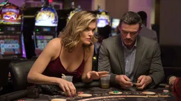 Mercedes (Missi Pyle) und Ben (Luke Evans)  Die Verwendung des sendungsbezogenen Materials ist nur mit dem Hinweis und Verlinkung auf RTL+ gestattet.; Mercedes (Missi Pyle) und Ben (Luke Evans)  Die Verwendung des sendungsbezogenen Materials ist nur mit dem Hinweis und Verlinkung auf RTL+ gestattet.