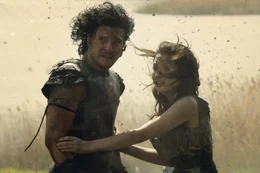 Haben Milo (Kit Harington, l.) und Cassia (Emily Browning, r.) noch eine Chance, dem t&ouml;dlichen Feuersturm zu entkommen?; Haben Milo (Kit Harington, l.) und Cassia (Emily Browning, r.) noch eine Chance, dem t&ouml;dlichen Feuersturm zu entkommen?
