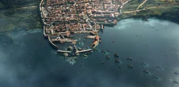Obwohl sich Pompeii 290 v. Chr. dem r&ouml;mischen B&uuml;ndnissystem anschlie&szlig;en musste, ging es der Stadt nicht schlecht. Den griechischen und ph&ouml;nizischen Seeleuten diente Pompeii als sicherer Hafen und Umschlagplatz f&uuml;r ihre Waren und die Bauern verf&uuml;gten nicht zuletzt wegen der fr&uuml;heren Ausbr&uuml;che des Vesuvs &uuml;ber sehr fruchtbaren Boden ...