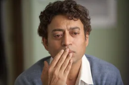 Der erwachsene Pi (Irrfan Khan) schildert seine unglaublichen Abenteuer einem Autor.