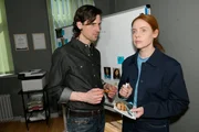 Toni (Olivia Marei) und Holger Schmitt (Timo Hastenpflug) fragen sich, ob sie den wahren T&auml;ter &uuml;berhaupt im Visier haben.